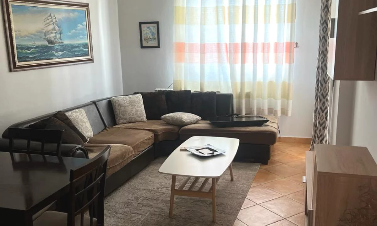 Shtepi me qera Apartament ne Tirane, 1+1, Mobilimi E mobiluar, Pagesa 40,000  Leke.