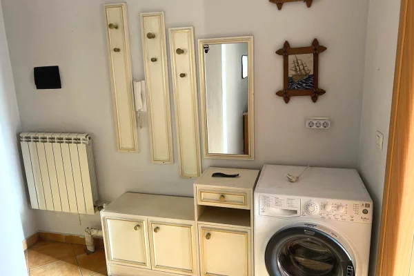 Shtepi me qera Apartament ne Tirane, 1+1, Mobilimi E mobiluar, Pagesa 40,000  Leke.