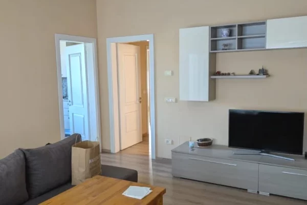 Shtepi me qera Apartament ne Tirane, 2+1, Mobilimi E mobiluar, Pagesa 55,000  Leke.