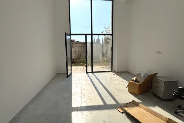 Ambient biznesi me qera 1+1 ne Tirane - 50,000 Leke