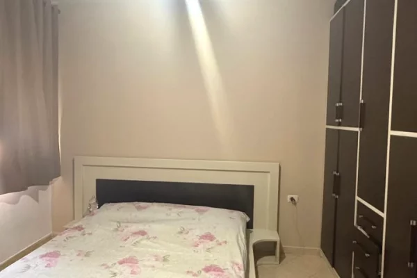 Shtepi me qera Apartament ne Tirane, 1+1, Mobilimi E mobiluar, Pagesa 55,000  Leke.