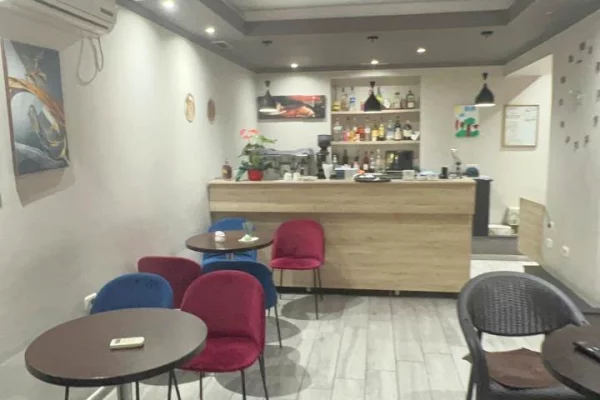 Ambient biznesi me qera 2+1 ne Tirane - 120,000 Leke