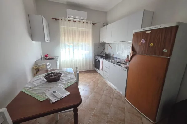 Shtepi me qera Apartament ne Tirane, 1+1, Mobilimi E mobiluar, Pagesa 400  Euro.