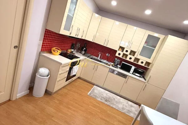 Shtepi me qera Apartament ne Tirane, 2+1, Mobilimi E mobiluar, Pagesa 110,000  Leke.