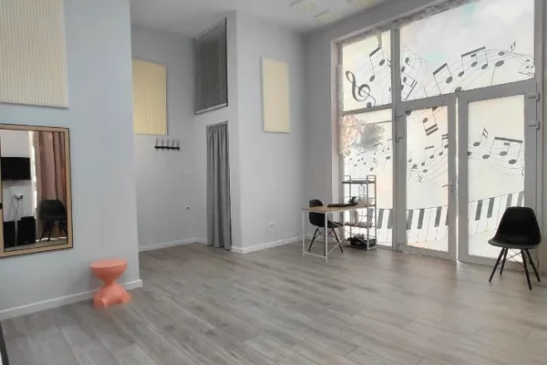 JEPET AMBIENT BIZNESI ME QERA, ALI DEMI