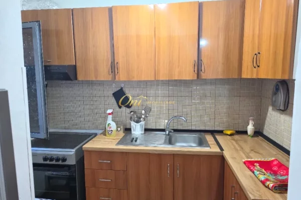 Shtepi me qera Apartament ne Tirane, 2+1, Mobilimi E mobiluar, Pagesa 50,000  Leke.