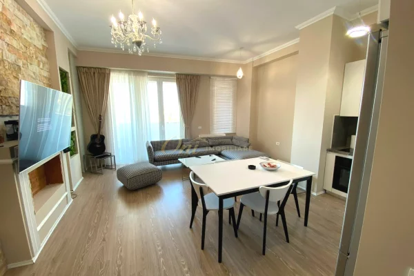 Shtepi ne shitje Apartament ne Tirane, 2+1, Mobilimi E mobiluar, Pagesa 363,000  Euro.