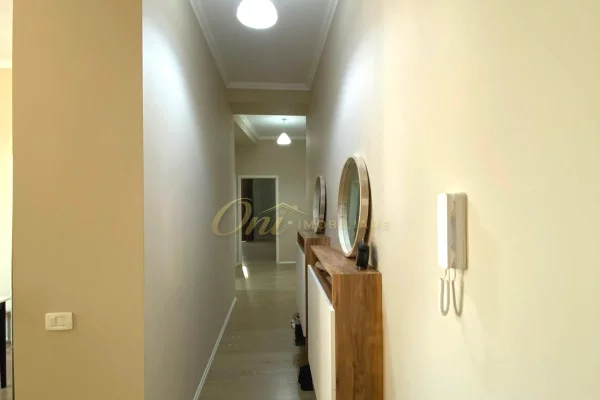Shtepi ne shitje Apartament ne Tirane, 2+1, Mobilimi E mobiluar, Pagesa 363,000  Euro.
