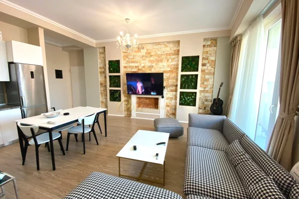 SHITET APARTAMENT 2+1, 21 DHJETORI 