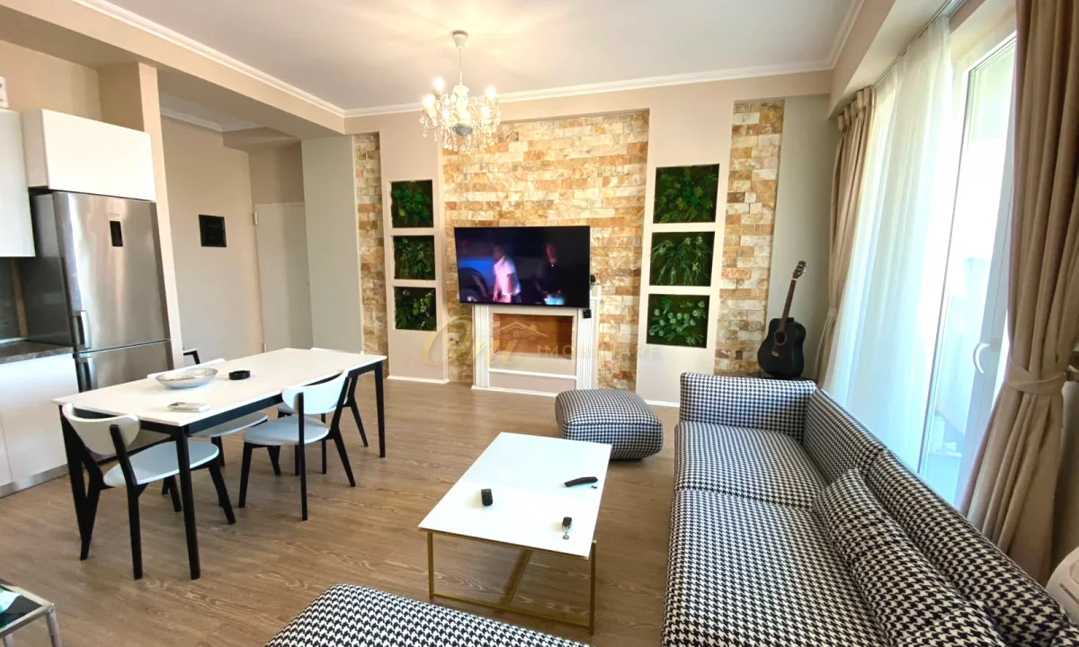 Shtepi ne shitje Apartament ne Tirane, 2+1, Mobilimi E mobiluar, Pagesa 363,000  Euro.