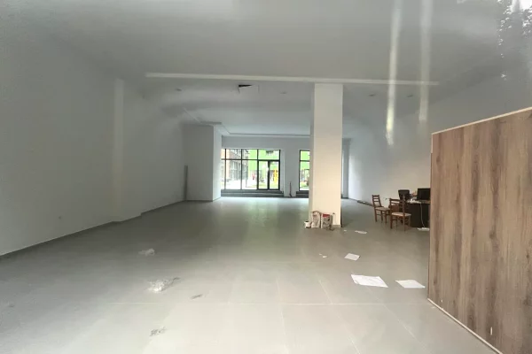 JEPET AMBIENT BIZNESI 168M2 ME QERA, RRUGA 5 MAJI