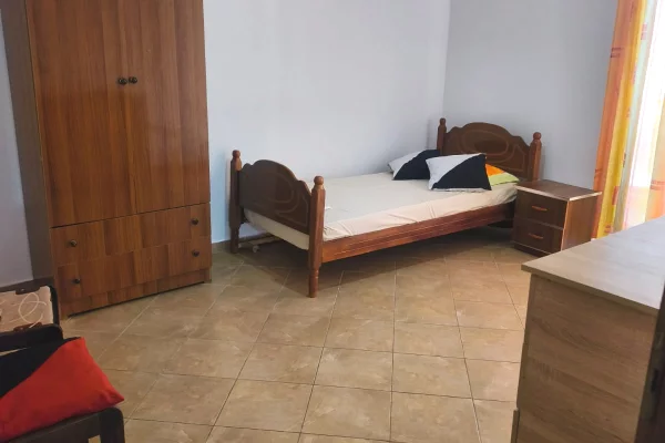 Shtepi me qera Apartament ne Tirane, 2+1, Mobilimi E mobiluar, Pagesa 45,000  Leke.