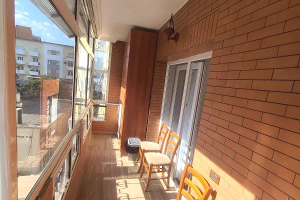 Shtepi me qera Apartament ne Tirane, 2+1, Mobilimi E mobiluar, Pagesa 1,000  Euro.