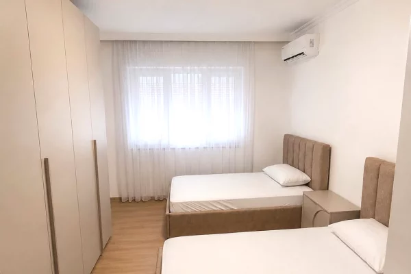 Shtepi me qera Apartament ne Tirane, 2+1, Mobilimi E mobiluar, Pagesa 1,000  Euro.