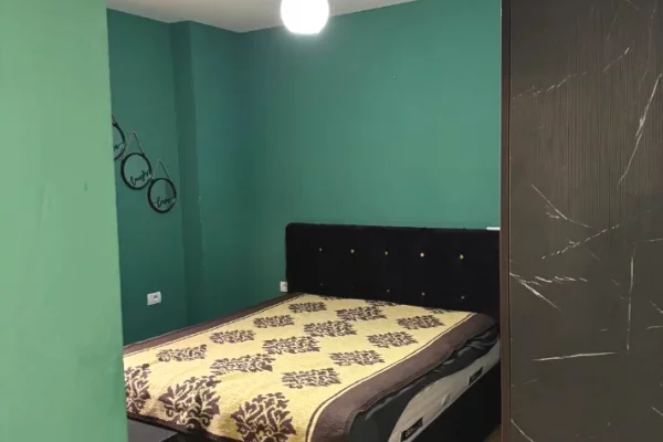 Shtepi me qera Apartament ne Tirane, 3+1, Mobilimi E mobiluar, Pagesa 550  Euro.