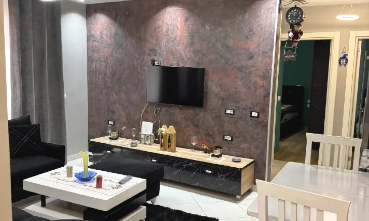 Shtepi me qera Apartament ne Tirane, 3+1, Mobilimi E mobiluar, Pagesa 550  Euro.