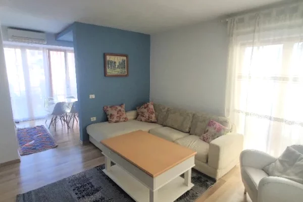 Shtepi me qera Apartament ne Tirane, 1+1, Mobilimi E mobiluar, Pagesa 55,000  Leke.