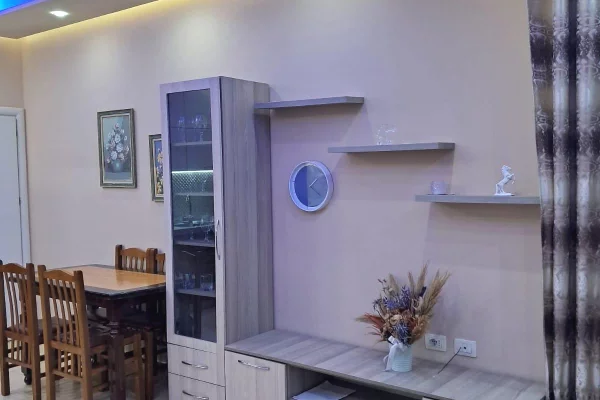 Shtepi me qera Apartament ne Tirane, 1+1, Mobilimi E mobiluar, Pagesa 500  Euro.