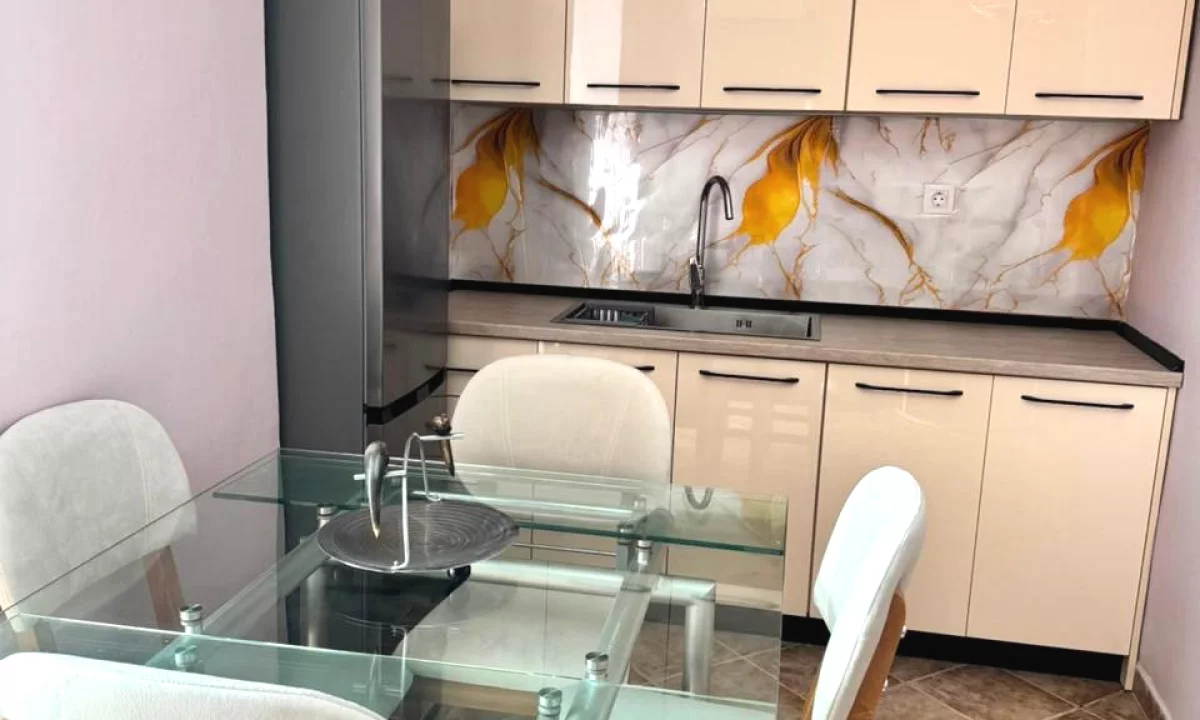 Shtepi me qera Apartament ne Tirane, 1+1, Mobilimi E mobiluar, Pagesa 45,000  Leke.