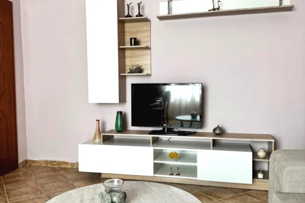 Shtepi me qera Apartament ne Tirane, 1+1, Mobilimi E mobiluar, Pagesa 45,000  Leke.