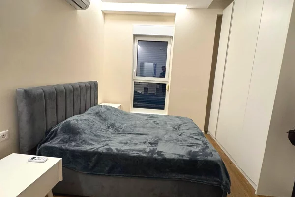 Shtepi me qera Apartament ne Tirane, 2+1, Mobilimi E mobiluar, Pagesa 45,000  Leke.