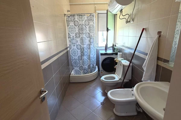 Shtepi me qera Apartament ne Tirane, 1+1, Mobilimi E mobiluar, Pagesa 50,000  Leke.
