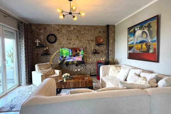Shtepi me qera Apartament ne Tirane, 2+1, Mobilimi E mobiluar, Pagesa 1,000  Euro.