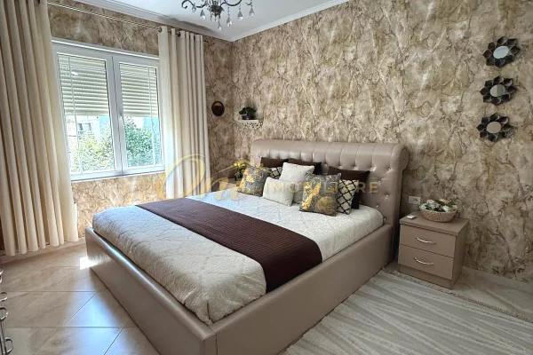 Shtepi me qera Apartament ne Tirane, 2+1, Mobilimi E mobiluar, Pagesa 1,000  Euro.
