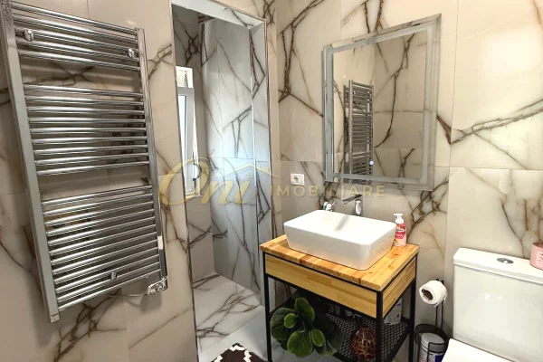 Shtepi me qera Apartament ne Tirane, 2+1, Mobilimi E mobiluar, Pagesa 1,000  Euro.