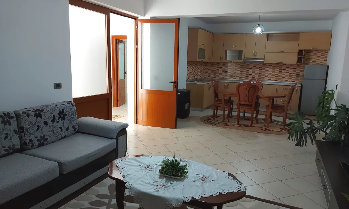 Shtepi me qera Shtepi Private ne Tirane, 2+1, Mobilimi E mobiluar, Pagesa 50,000  Leke.