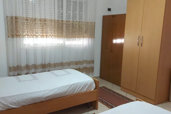 Shtepi me qera Shtepi Private ne Tirane, 2+1, Mobilimi E mobiluar, Pagesa 50,000  Leke.