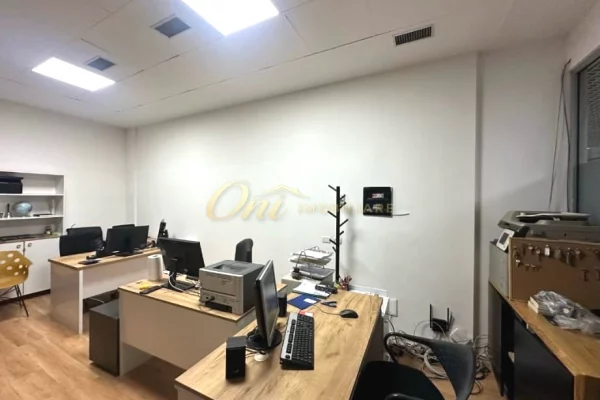 JEPET ZYRE ME QERA,RRUGA E KAVAJES