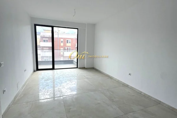 Ambient biznesi me qera 1+1 ne Tirane - 90,000 Leke