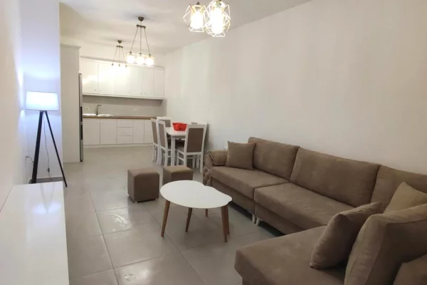 Shtepi me qera Apartament ne Tirane, 1+1, Mobilimi E mobiluar, Pagesa 50,000  Leke.