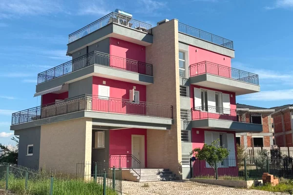 Shtepi me qera 2+1 ne Tirane - 2,500 Euro
