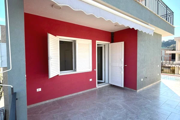 Shtepi me qera Vila Luksoze ne Tirane, 2+1, Mobilimi Bosh, pa mobiluar, Pagesa 2,500  Euro.