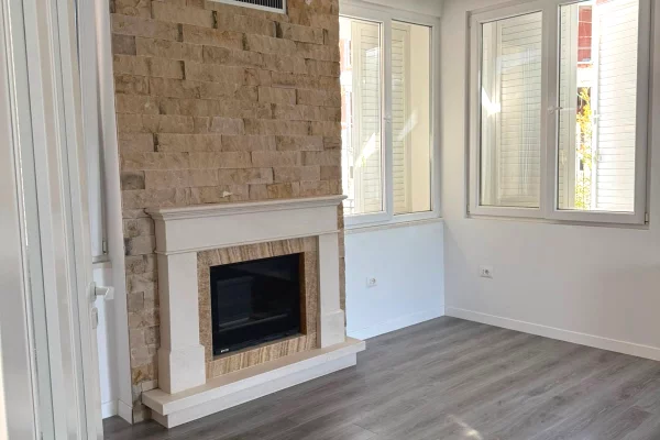 Shtepi me qera Vila Luksoze ne Tirane, 2+1, Mobilimi Bosh, pa mobiluar, Pagesa 2,500  Euro.