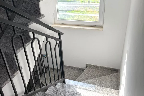 Shtepi me qera Vila Luksoze ne Tirane, 2+1, Mobilimi Bosh, pa mobiluar, Pagesa 2,500  Euro.