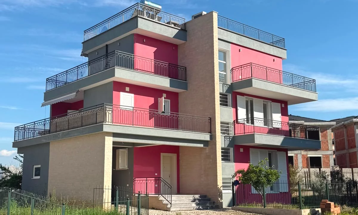 Shtepi me qera Vila Luksoze ne Tirane, 2+1, Mobilimi Bosh, pa mobiluar, Pagesa 2,500  Euro.