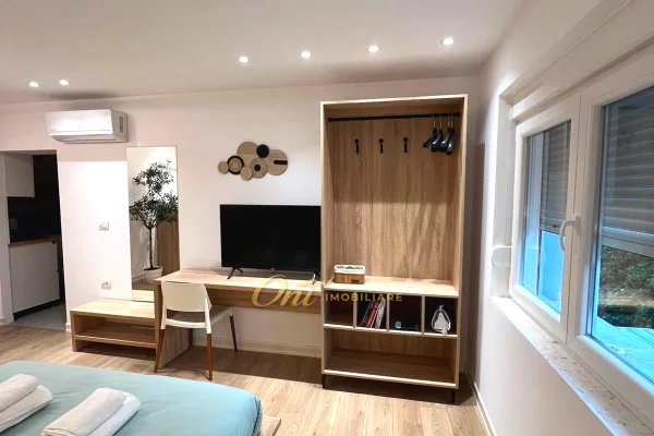Shtepi me qera Apartament ne Tirane, Garsoniere, Mobilimi E mobiluar, Pagesa 60,000  Leke.