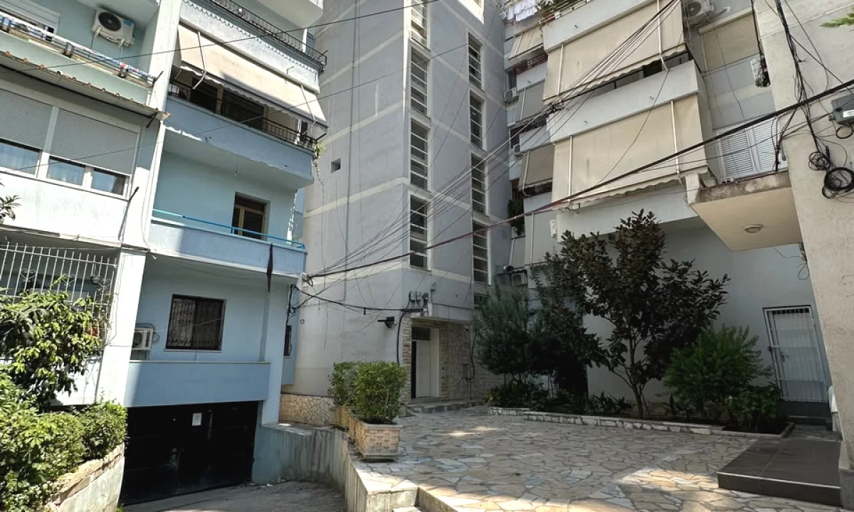 Shtepi ne shitje Apartament ne Tirane, 2+1, Mobilimi E mobiluar, Pagesa 198,000  Euro.