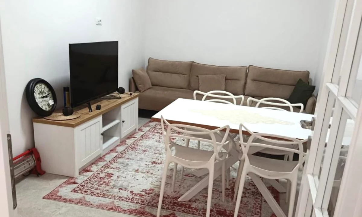 Shtepi me qera Apartament ne Tirane, 2+1, Mobilimi E mobiluar, Pagesa 55,000  Leke.