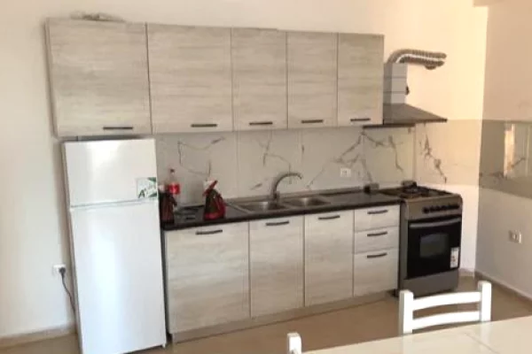 Shtepi me qera Apartament ne Tirane, 2+1, Mobilimi E mobiluar, Pagesa 55,000  Leke.