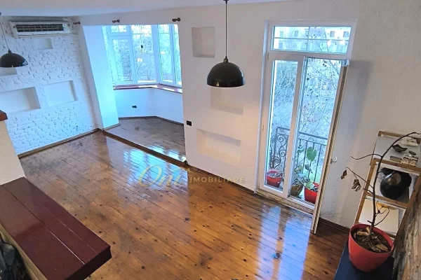 Shtepi ne shitje Apartament ne Tirane, 2+1, Mobilimi Pjeserisht e mobiluar, Pagesa 398,000  Euro.