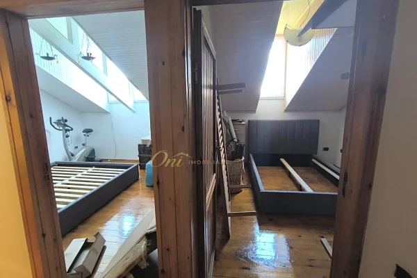 Shtepi ne shitje Apartament ne Tirane, 2+1, Mobilimi Pjeserisht e mobiluar, Pagesa 398,000  Euro.
