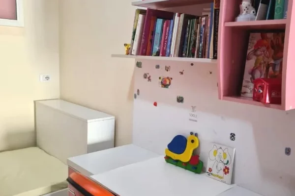 Shtepi me qera Apartament ne Tirane, 2+1, Mobilimi E mobiluar, Pagesa 700  Euro.