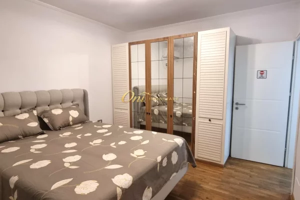 Shtepi me qera Apartament ne Tirane, 2+1, Mobilimi E mobiluar, Pagesa 900  Euro.