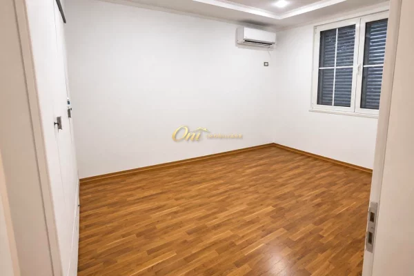 Ambient biznesi me qera 3+1 ne Tirane - 900 Euro