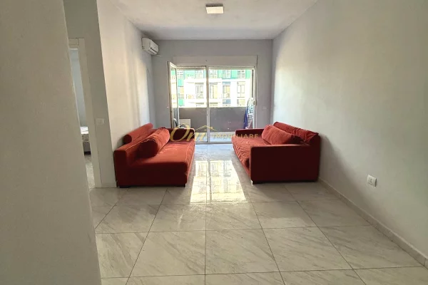 Shtepi me qera Apartament ne Tirane, 1+1, Mobilimi Pjeserisht e mobiluar, Pagesa 60,000  Leke.