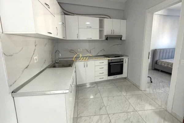 Shtepi me qera Apartament ne Tirane, 1+1, Mobilimi Pjeserisht e mobiluar, Pagesa 60,000  Leke.
